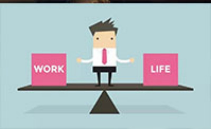 当你的工作与个人生活发生冲突时，你会：